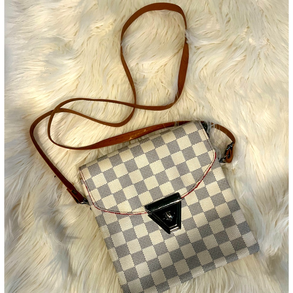 Shoulder bag check pattern